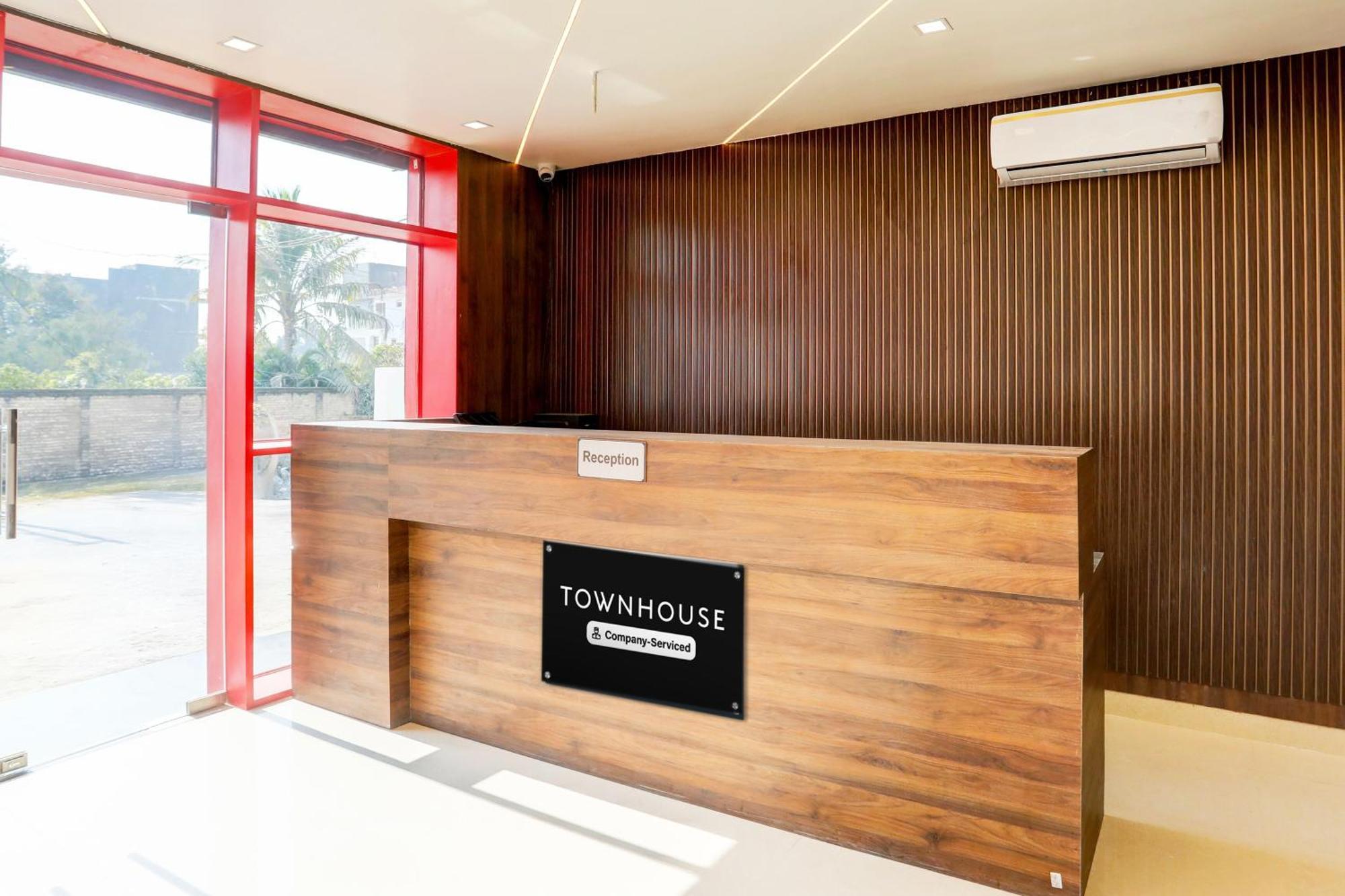 Super Townhouse Balua Road Pahadiya Hotel Varanasi Eksteriør billede