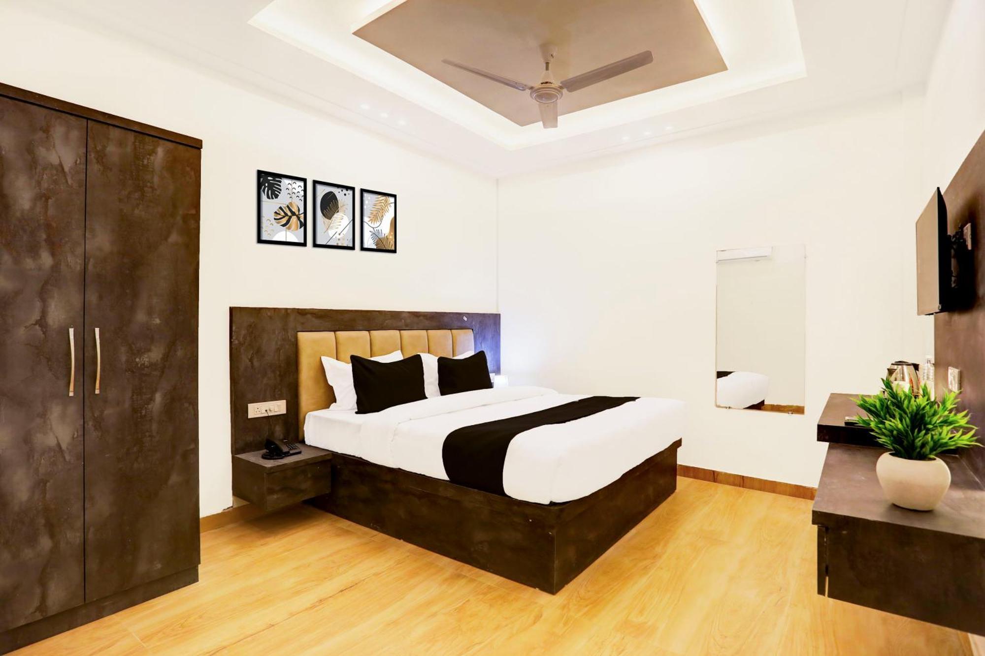 Super Townhouse Balua Road Pahadiya Hotel Varanasi Eksteriør billede