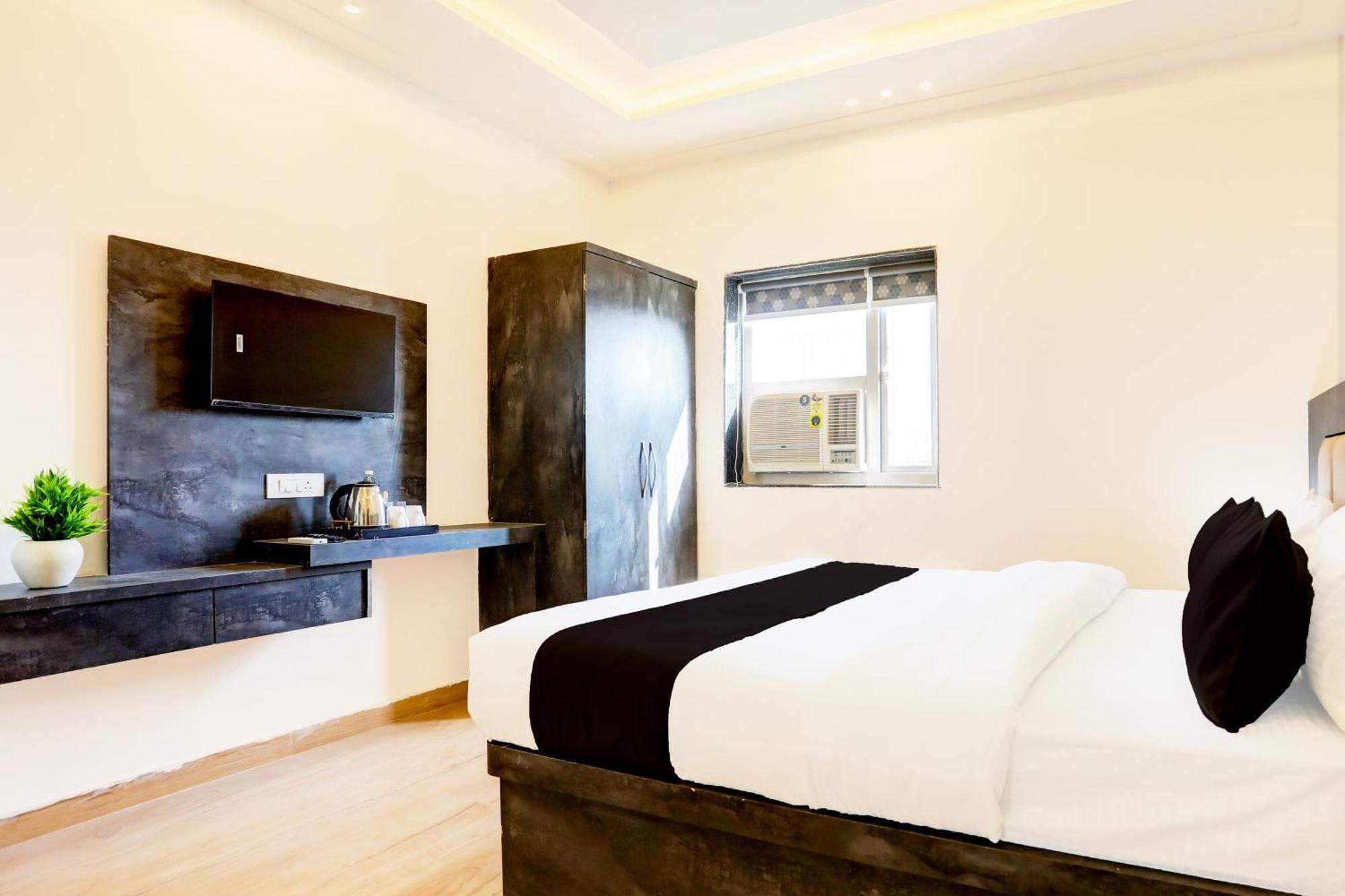 Super Townhouse Balua Road Pahadiya Hotel Varanasi Eksteriør billede